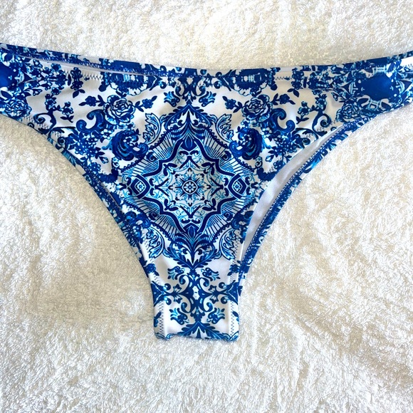Girls  bikini Blue and White. Size XL. Polyamid/Elastin. Like New👙 - Picture 2 of 12